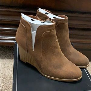 Qupid camel colored booties. Size 6. NWT